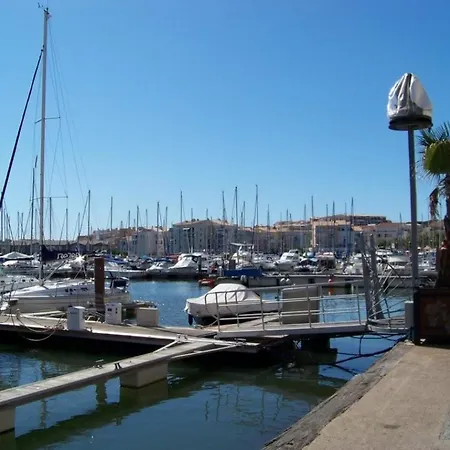 Pour 4 Personnes Proche Du Port Et Des Plages Lejlighed