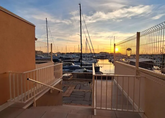 Appartement Pour 4 Personnes Proche Du Port Et Des Plages Agde